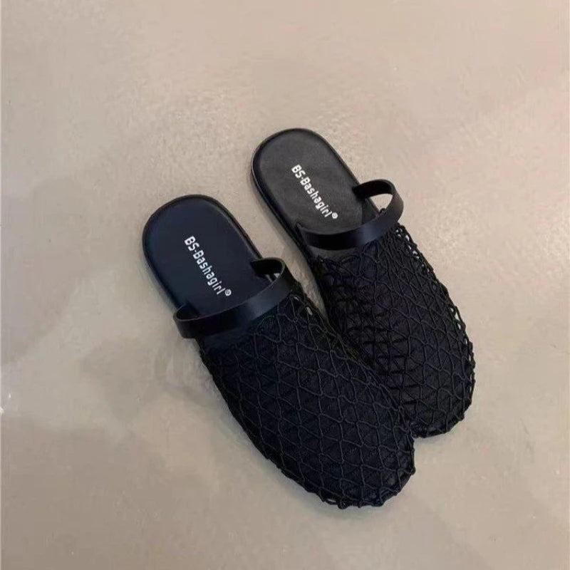 Woven Mesh Flat Slippers for Women Lightweight Breathable Open Toe Casual Sandals Black Trim Mule Shoes Summer Beach Walking