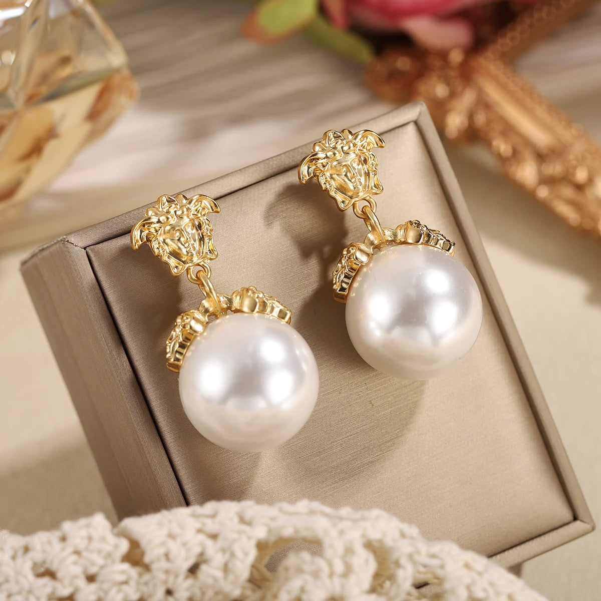 Baroque-style Pearl Pendant Earrings with Portrait Motifs, Women's Vintage Gold-Plated Medusa Pendant Earrings, Courtly Style