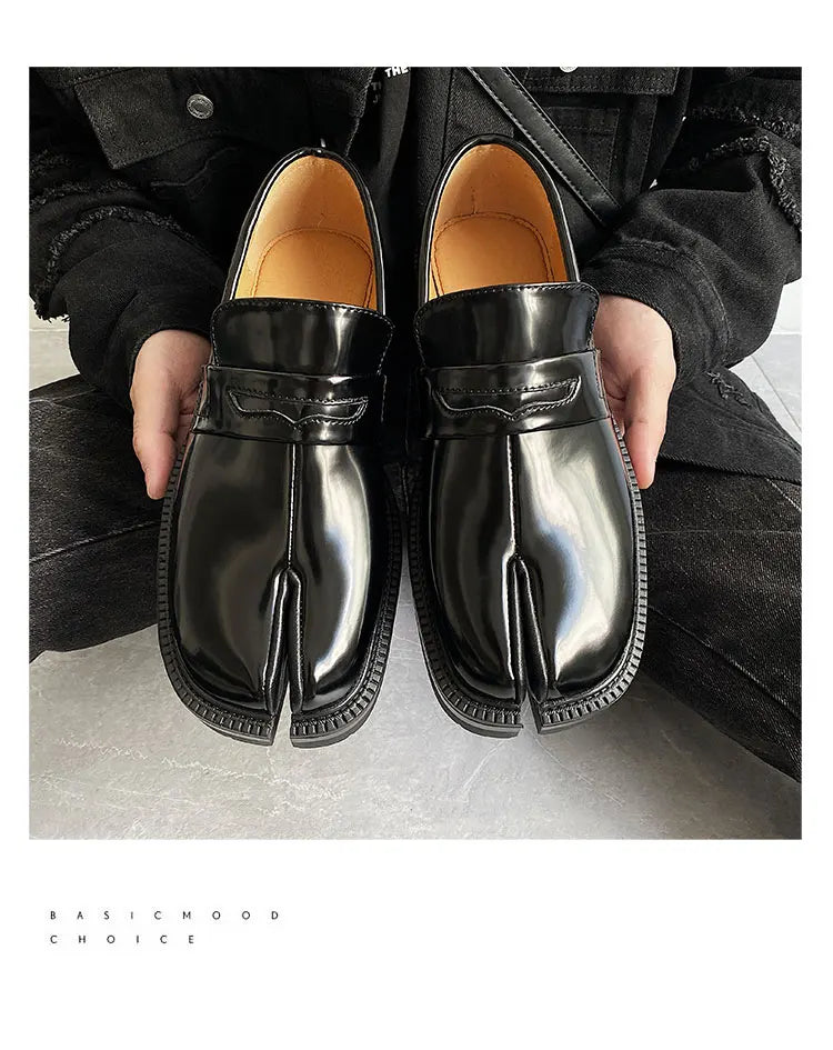 Split toe horseshoe shoes for men's thick sole Loafer shoes Tabi shoes patent leather Korean version trend casual leather shoes