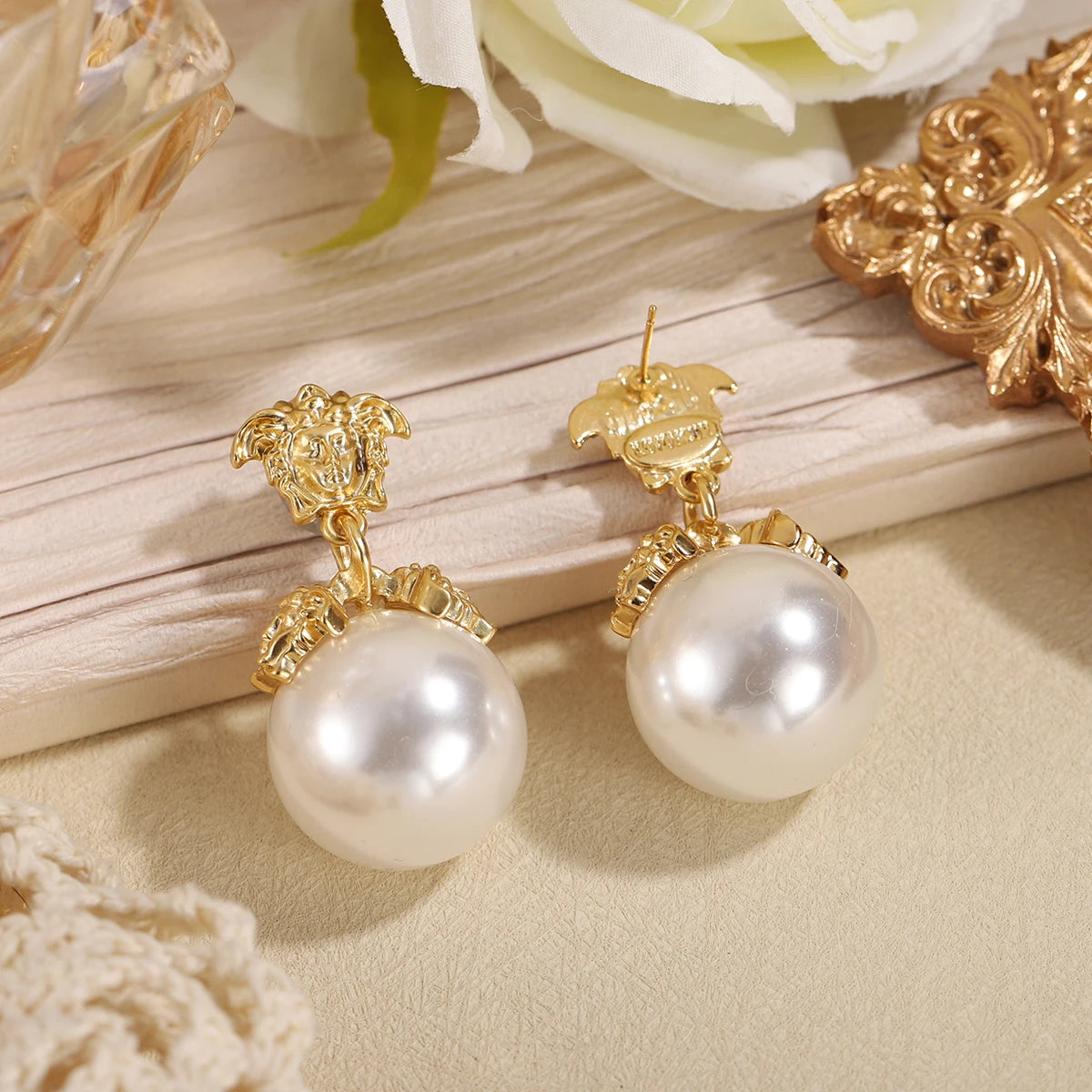 Baroque-style Pearl Pendant Earrings with Portrait Motifs, Women's Vintage Gold-Plated Medusa Pendant Earrings, Courtly Style