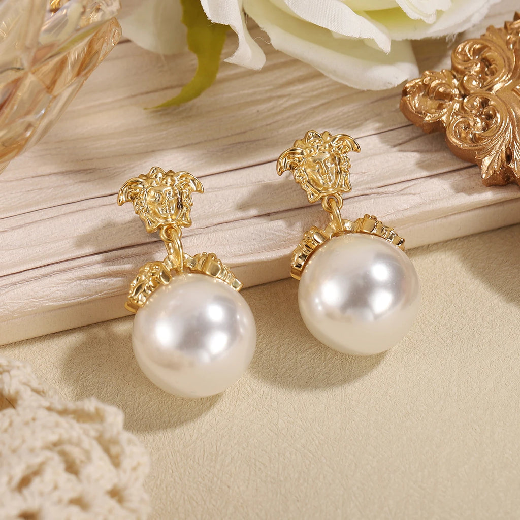 Baroque-style Pearl Pendant Earrings with Portrait Motifs, Women's Vintage Gold-Plated Medusa Pendant Earrings, Courtly Style