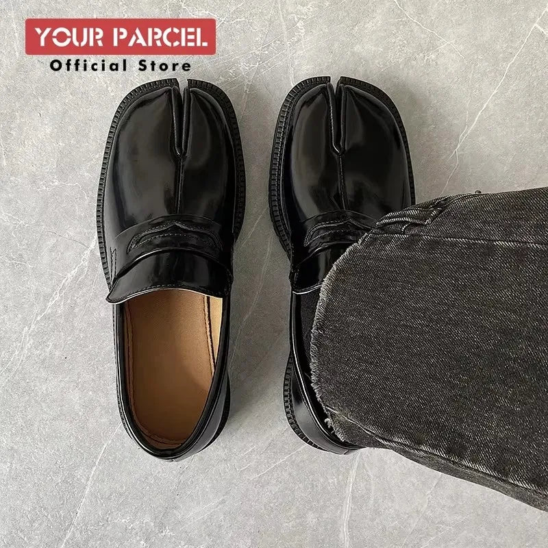 Split toe horseshoe shoes for men's thick sole Loafer shoes Tabi shoes patent leather Korean version trend casual leather shoes